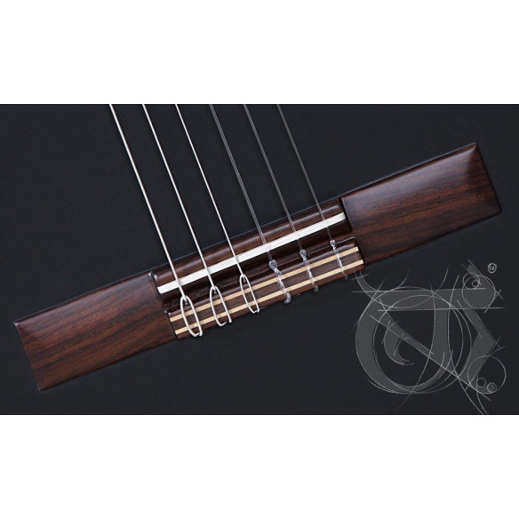 Alhambra 1C BLACK SATIN Guitarra Clásica negra con funda