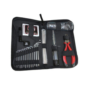 comprar Kit Profesional de Mantenimiento para guitarra/Bajo Ernie Ball 4114 con todo lo indispensable para tu guitarra.