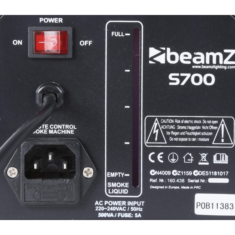 BeamZ .S700 Maquina de humo 700 Watts Compacta.se suministra con Liquido de Humo y mando a distancia con Cable