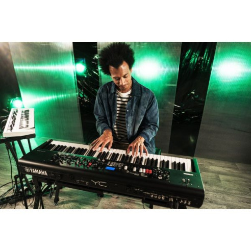 Yamaha YC73 Teclado Sintetizador escenario con tiradores