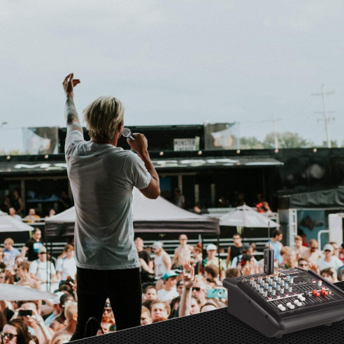 comprar Micrófono inalámbrico de Mano Doble VONYX WM552 UHF con 2 micrófonos de mano y un receptor.