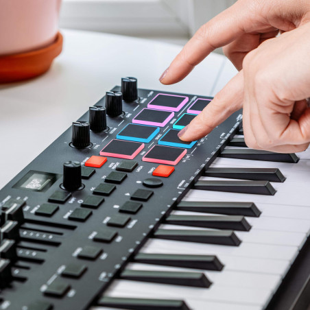 Compra Oxygen Pro Mini online | MusicSales Compra Oxygen Pro Mini online | MusicSales