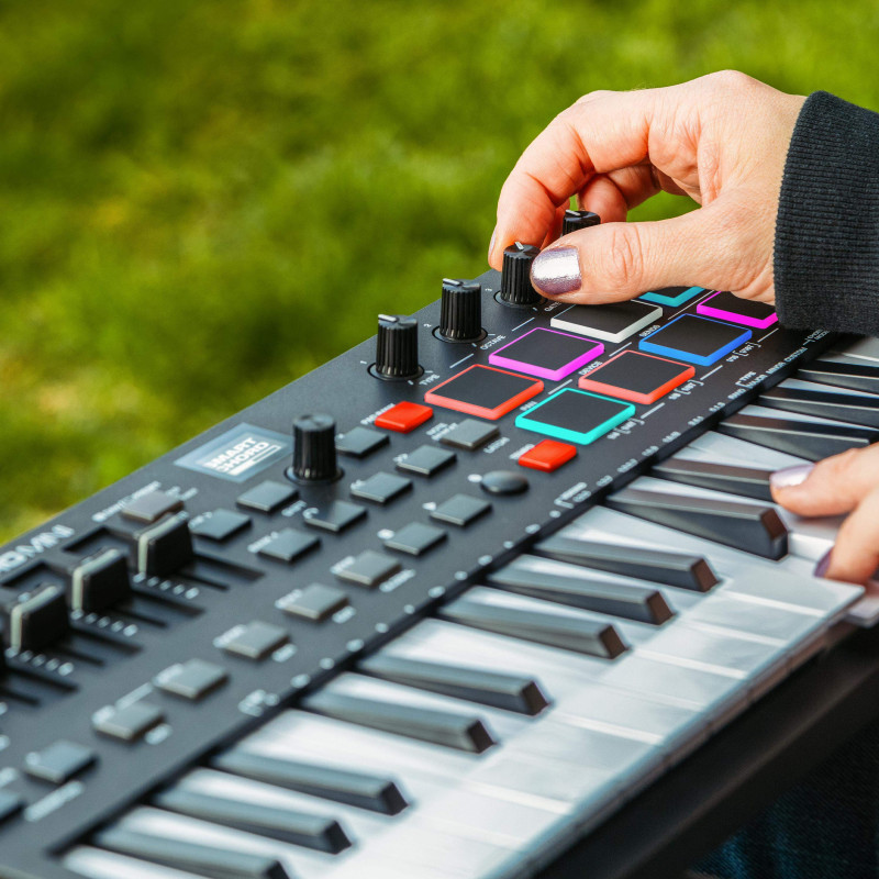 Compra Oxygen Pro Mini online | MusicSales