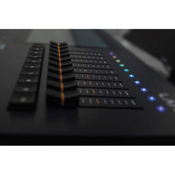 SHOWTEC LAMPY 20 2 ( 2 universos) Pantalla tactil de 10.1" Generador de efectos 4 ruedas encoder con pantalla OLED