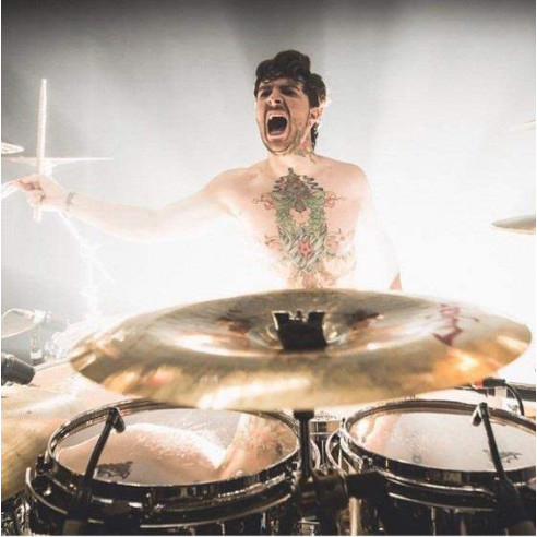 Baquetas Vic Firth CM Metal American Classic Hickory, con cabeza oval y con un extra de balance y potencia.