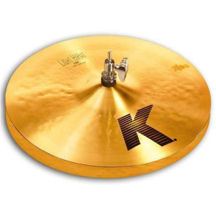 Hi Hat Zildjian 14" K Light  nos da un tacto fino, timbre oscuro y una ligera mezcla de sobretonos.