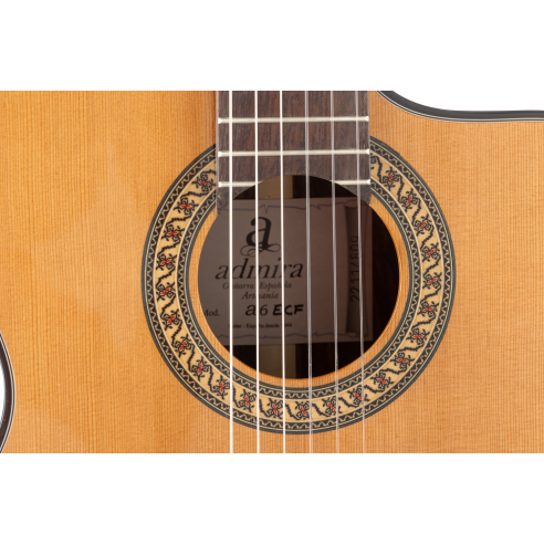 Admira A6 ECF Guitarra Clásica Electrificada Cutaway Artesanía
