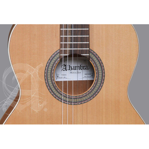 Guitarra clásica Alhambra Z-Nature de la Serie Estudio con tapa de cedro macizo y acabado mate.