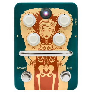 Pedal de efectos Orange Fur Coat Vintage Fuzz, con octava ajustable.
