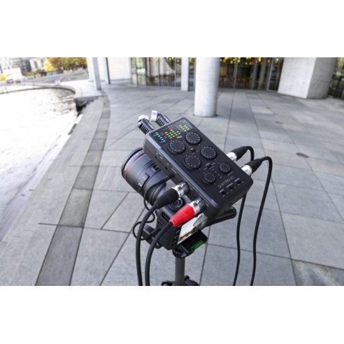 IK Multimedia IRIG PRO QUATTRO I/O Interface audio y midi 4 entradas