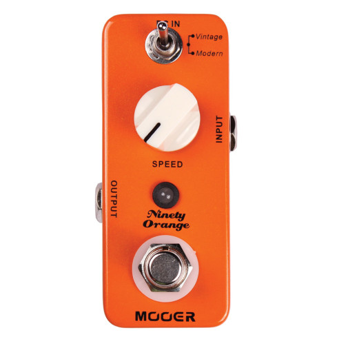 Pedal Mooer Ninety Orange Analog Phaser con un circuito 100% analógico, cálido, profundo y rico y que opera con 2 modos.