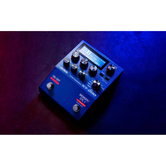Boss SY-200, pedal que transforma tu guitarra o bajo en un versátil sinte de estilo analógico.