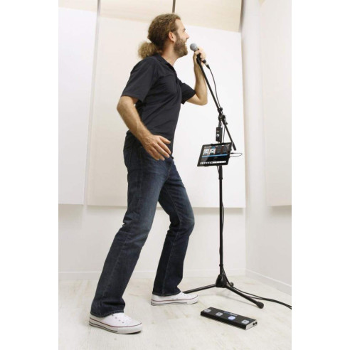 Pedalera Bluetooth MIDI para iPhone, iPod touch, iPad y Mac IK Multimedia iRig Blue Board.