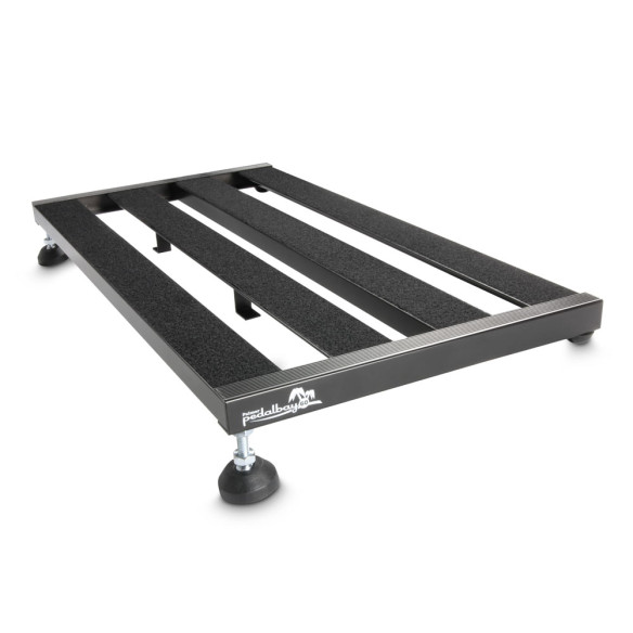 Pedalera universal de aluminio para alojar todo tipo de pedales Palmer Pedalbay60.