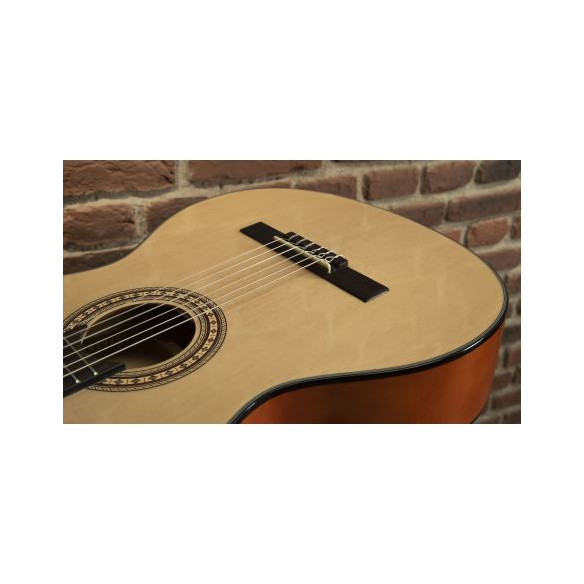 Compra Guitarra Clásica QGC-20 online | MusicSales