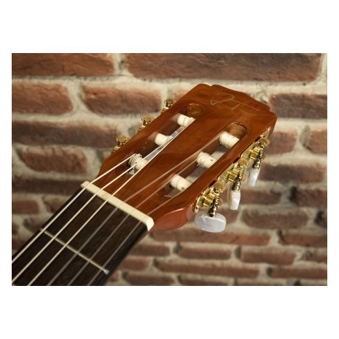 Compra Guitarra Clásica QGC-20 online | MusicSales