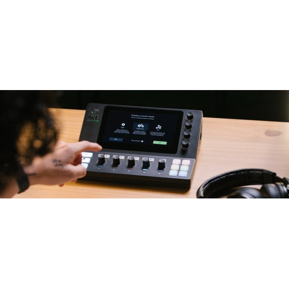 Mackie DLZ CREATOR XS Mesa para Podcasting y Streaming Mackie DLZ CREATOR XS Mesa para Podcasting y Streaming