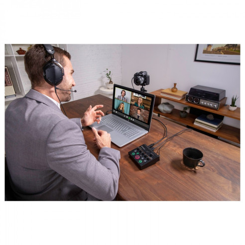 Compra UVC-02 Web Presentation Dock online | MusicSales