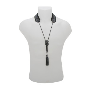 Cordón para Oboe BG O33E al cuello, de nylon, elástico, acolchado y con 1 gancho metálico.