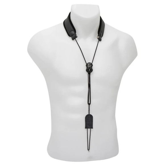 Cordón para Clarinete Bajo BG C50 de cuero, acolchado, al cuello y con un gancho metálico. Cordón para Clarinete Bajo BG C50 de cuero, acolchado, al cuello y con un gancho metálico.