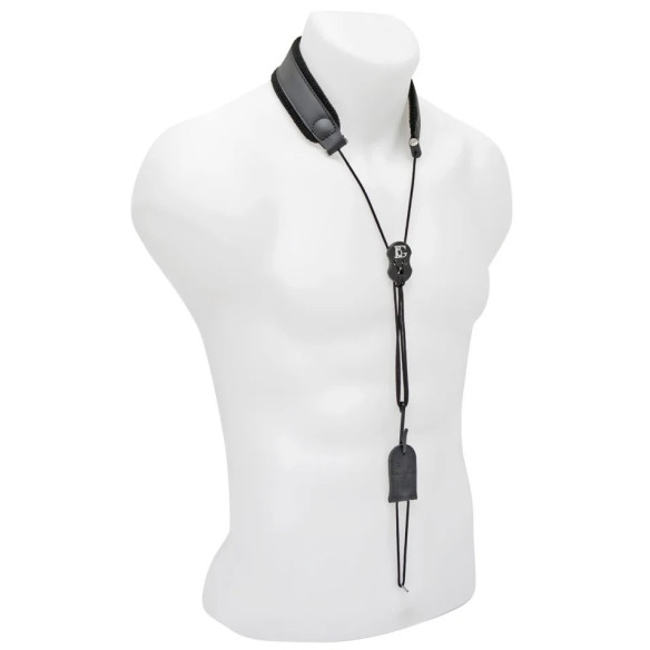 Cordón para Clarinete Bajo BG C50 de cuero, acolchado, al cuello y con un gancho metálico. Cordón para Clarinete Bajo BG C50 de cuero, acolchado, al cuello y con un gancho metálico.