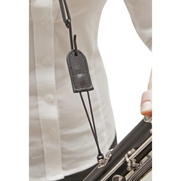 Cordón para Clarinete Bajo BG C50 de cuero, acolchado, al cuello y con un gancho metálico. Cordón para Clarinete Bajo BG C50 de cuero, acolchado, al cuello y con un gancho metálico.