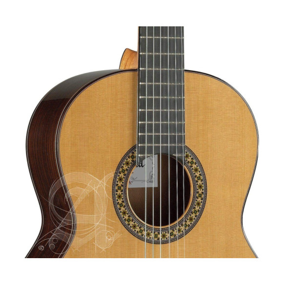 comprar Guitarra Clásica 4P A de la serie Conservatorio con tapa de abeto macizo y aros y fondo de Palosanto de India.