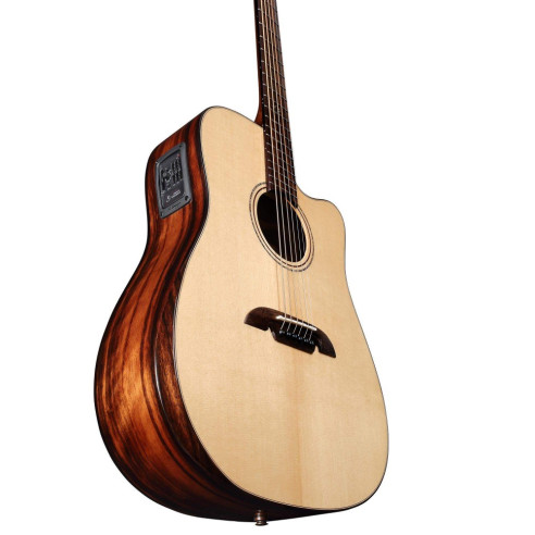 Compra ADE90CEAR Artist Elite Dreadnought online | MusicSales
