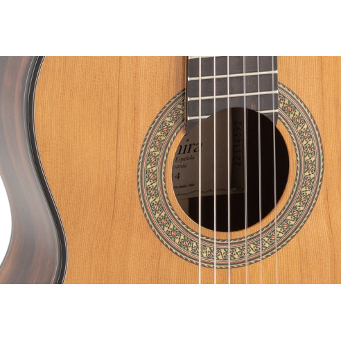 Admira A4 Guitarra Clásica Artesanía