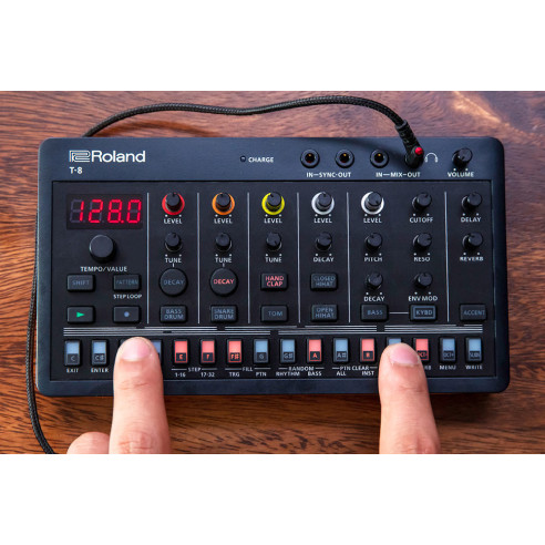 Roland T-8  Beat Machine Aira Compact Caja de Ritmos