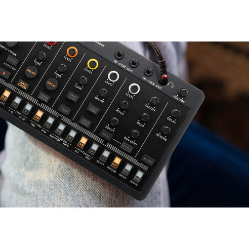 Roland T-8  Beat Machine Aira Compact Caja de Ritmos