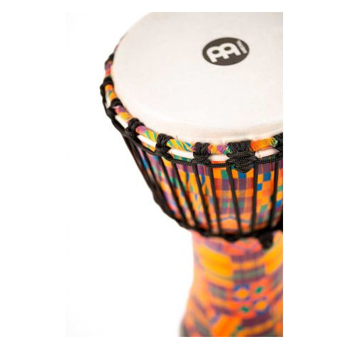 Djembé Meinl PADJ2-S-F Kenyan Quilt de 8'' Travel Series realizado en plástico muy ligero.