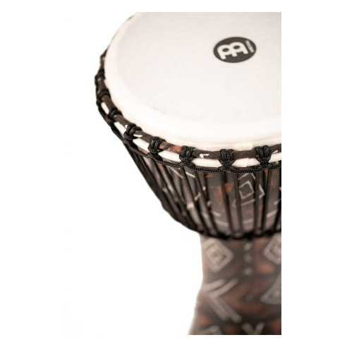 Djembé Meinl PADJ6-L-F Serie Rope Tuned Travel de 12" de diámetro, con acabado Kanga Sarong y parche sintético.