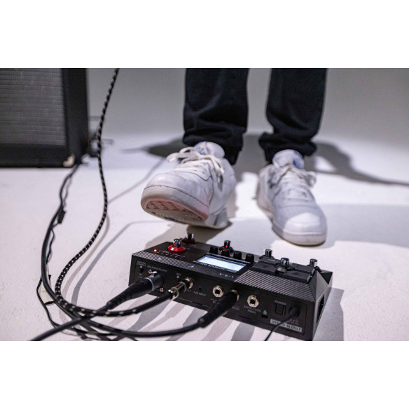 Zoom B2 FOUR Pedalera multiefectos para bajo