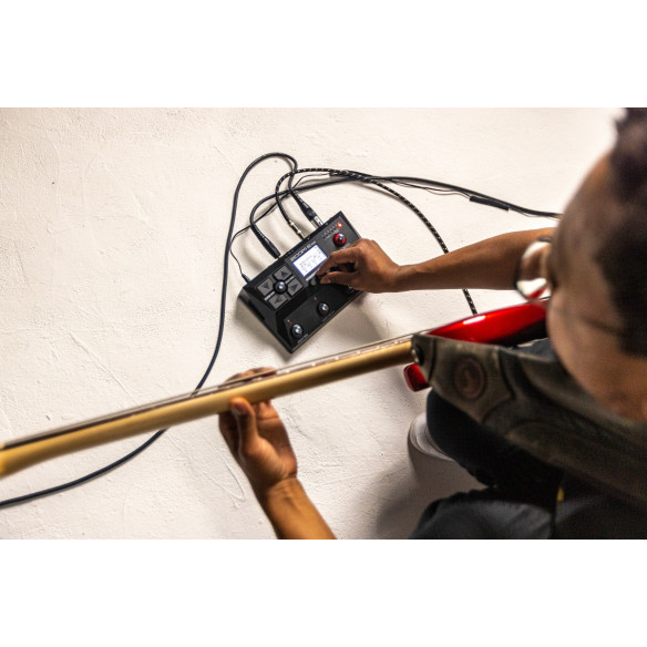 Zoom B2 FOUR Pedalera multiefectos para bajo