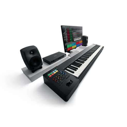 Controlador Roland A-88MK2 con 88 teclas con el teclado estándar PHA-4.