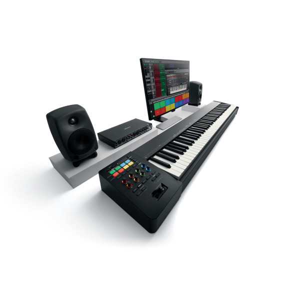 Controlador Roland A-88MK2 con 88 teclas con el teclado estándar PHA-4.