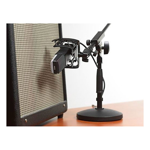 AKG C-114  Micrófono de condensador multipatrón de diafragma grande