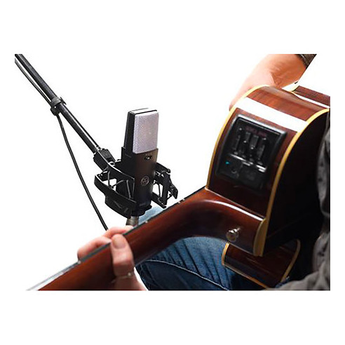 AKG C-114  Micrófono de condensador multipatrón de diafragma grande