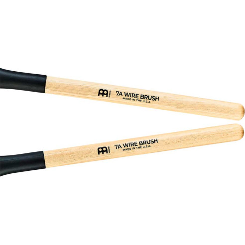 SB302 ESCOBILLA METÁLICA MANGO