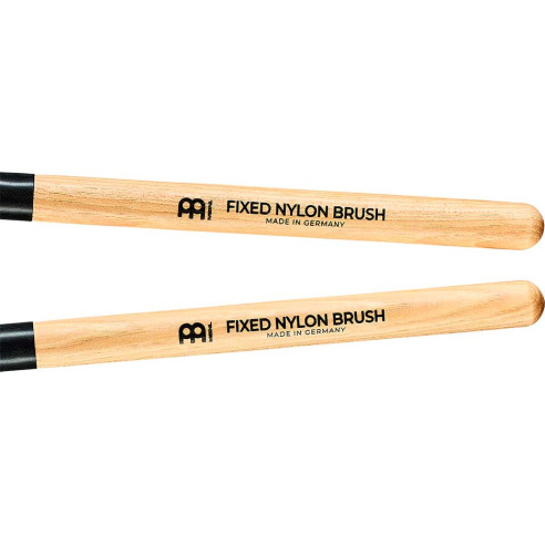 SB303 ESCOBILLA NYLON MANGO MA