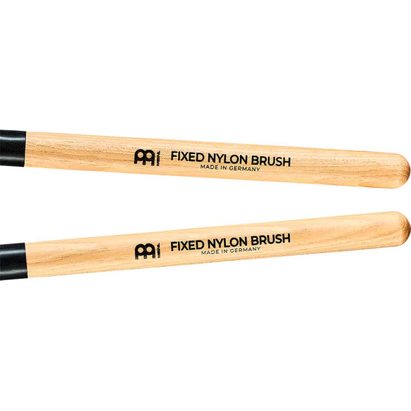 SB303 ESCOBILLA NYLON MANGO MA