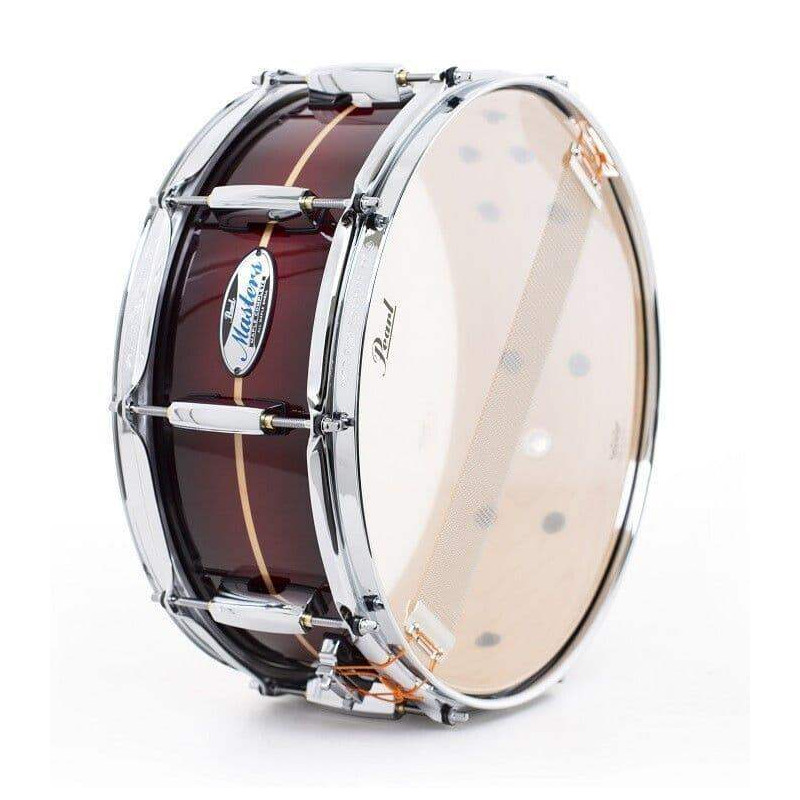 Caja de 14 x 5.5" Pearl MCT Master Maple MCT1455S-C836 con acabado Red Burst Stripe.