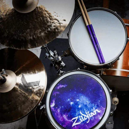 Pad de Prácticas de 6" Zildjian Galaxy proporciona una excelente respuesta para aprender la técnica de la batería. Pad de Prácticas de 6" Zildjian Galaxy proporciona una excelente respuesta para aprender la técnica de la batería.
