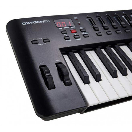 M-AUDIO OXYGEN 61 MKV Teclado Controlador 61 teclas sensibles a la velocidad,8 pads disparo ,8 botones asignables.