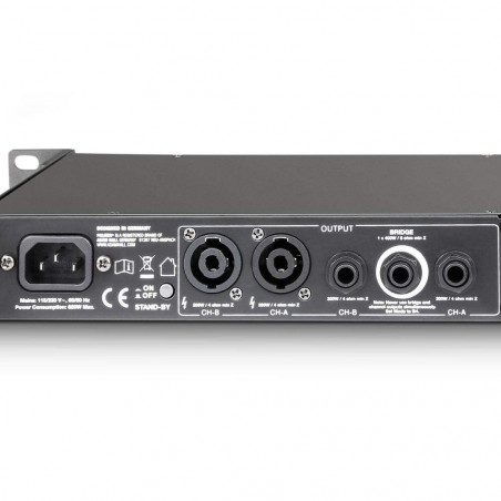 Amplificador estereo de 19" para guitarra Palmer Macht 402 con una potencia de 200 W por canal y 400 W en modo puente.