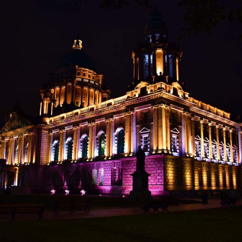 Proyector con LED COB tricolor de 60 W para uso en exterior Cameo Flat Pro Flood IP65 Tri con carcasa negra.