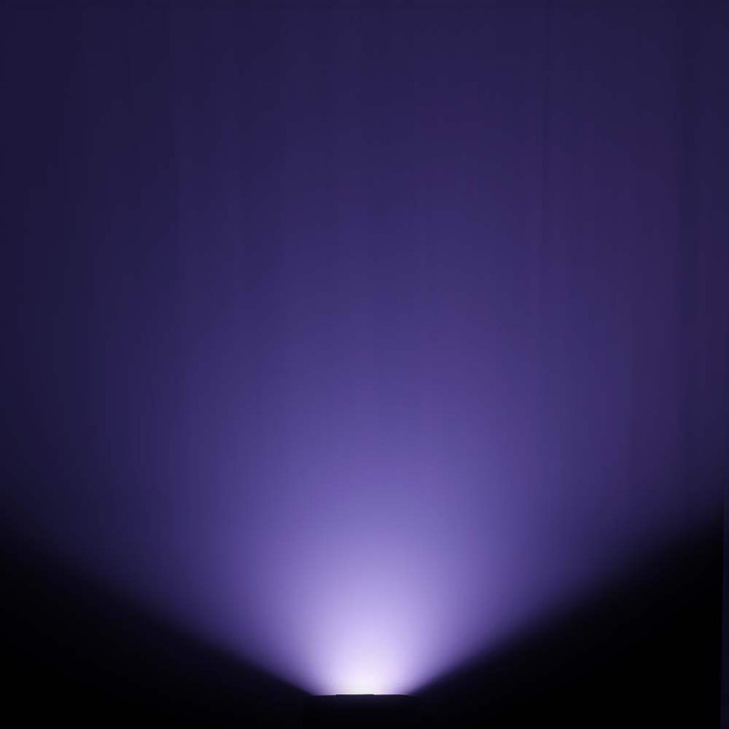 Proyector con LED COB tricolor de 60 W para uso en exterior Cameo Flat Pro Flood IP65 Tri con carcasa negra.