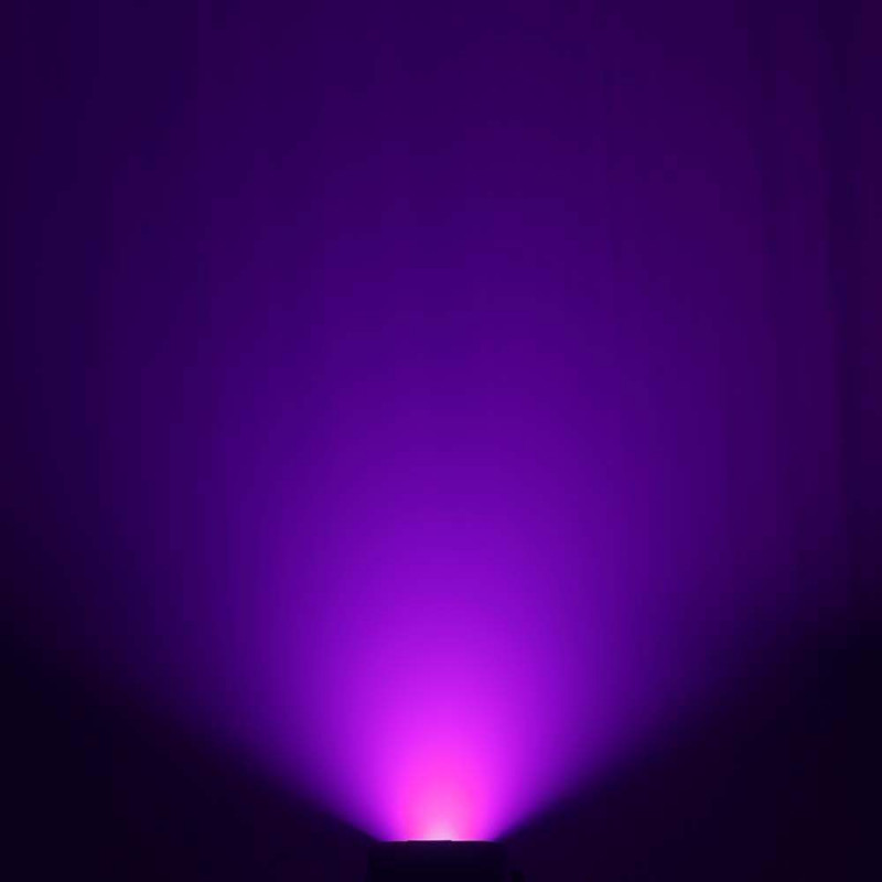 Proyector con LED COB tricolor de 60 W para uso en exterior Cameo Flat Pro Flood IP65 Tri con carcasa negra.