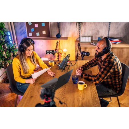 IK Multimedia IRIG PRO QUATTRO I/O Interface audio y midi 4 entradas